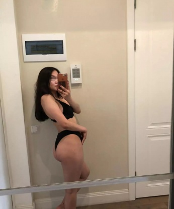 Сексапильная красотка с шикарной фигурой готова окунуть тебя в мир страсти и наслаждения. Приезжай ко мне в гости и отдайся в мои нежные руки, я сделаю все, чтобы ты почувствовал себя королем! 3682, 19 лет