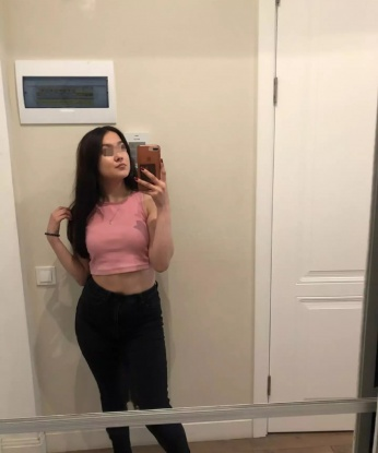 Сексапильная красотка с шикарной фигурой готова окунуть тебя в мир страсти и наслаждения. Приезжай ко мне в гости и отдайся в мои нежные руки, я сделаю все, чтобы ты почувствовал себя королем! 3682, 19 лет